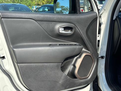 Certified 2023 Jeep Renegade Latitude AWD/4WD image 16