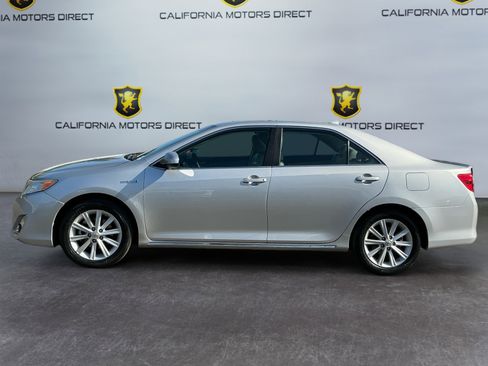 Used 2012 Toyota Camry XLE w/ Leather Pkg FWD image 8