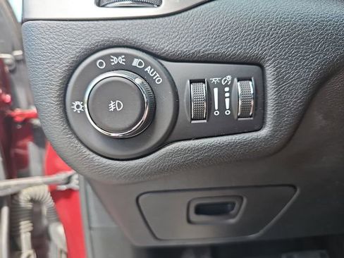 Used 2019 Jeep Cherokee Latitude Plus w/ Cold Weather Group image 24