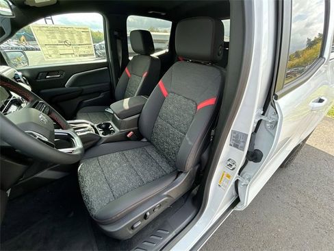 New 2025 Chevrolet Colorado Z71 w/ Technology Package image 19