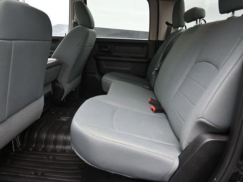 Used 2017 RAM 1500 Express RWD image 2