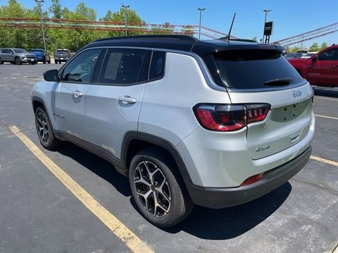 Used 2025 Jeep Compass Limited AWD/4WD image 5