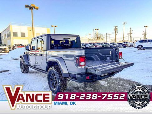 Used 2021 Jeep Gladiator Sport image 16