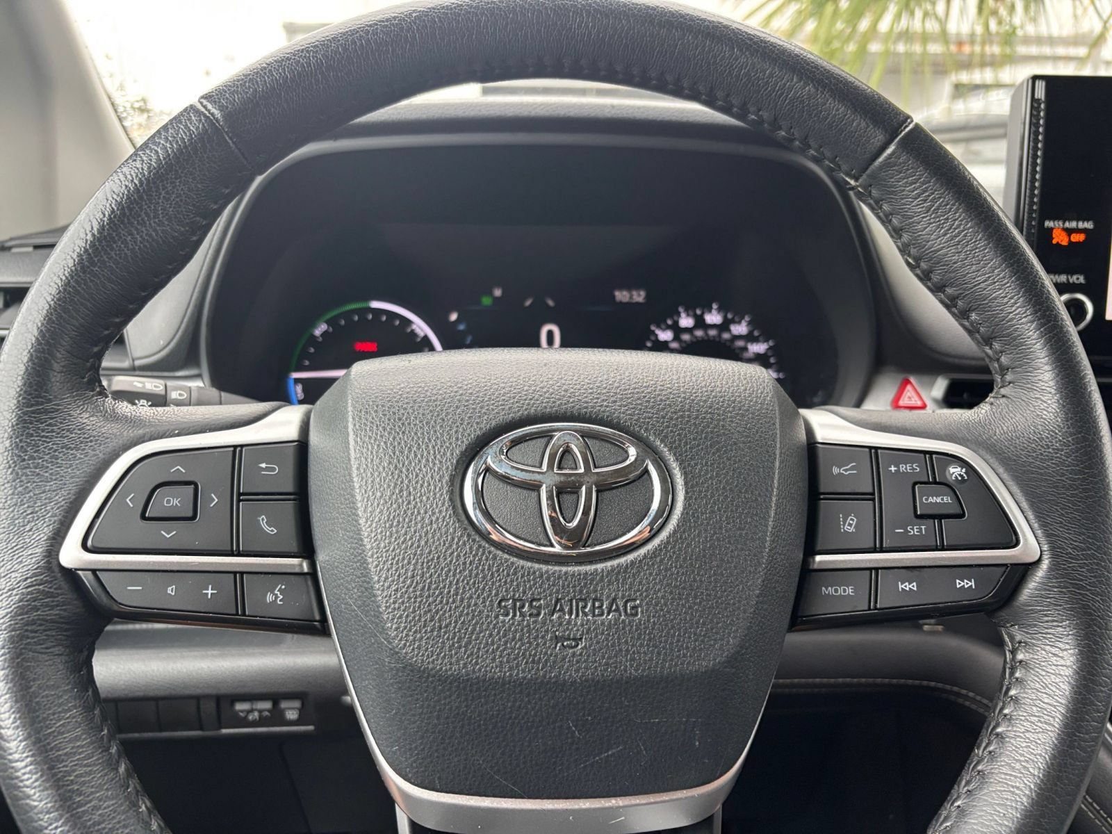 Used 2025 Toyota Sienna XLE FWD image 29
