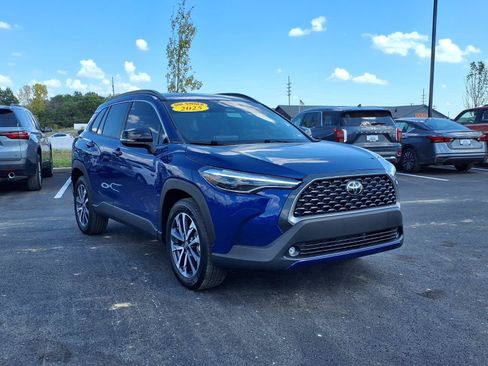 Used 2025 Toyota Corolla Cross XLE w/ Convenience Package AWD/4WD image 33