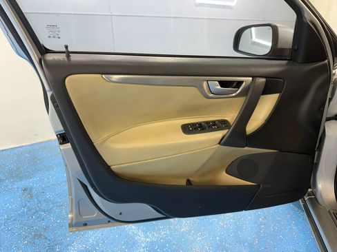 Used 2005 Volvo V70 R image 27