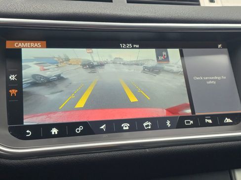 Used 2017 Land Rover Range Rover Evoque SE image 33