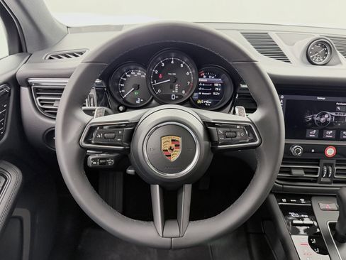 Certified 2026 Porsche Macan AWD/4WD image 44