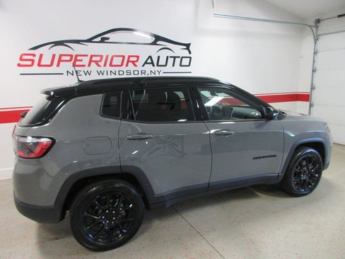 Used 2023 Jeep Compass Latitude w/ Convenience Group AWD/4WD image 4