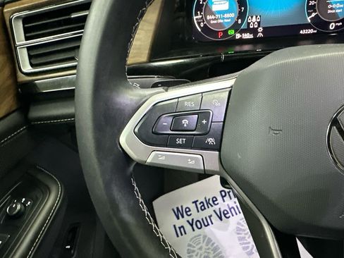 Used 2025 Volkswagen Atlas SE image 27