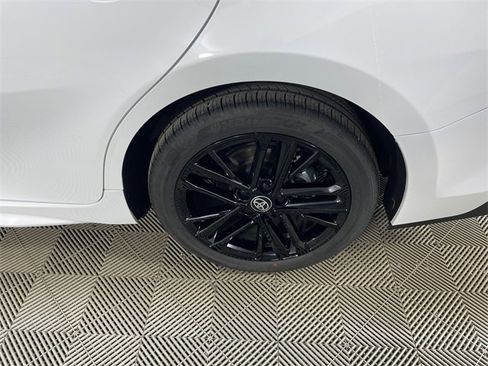 Used 2025 Toyota Camry SE w/ Convenience Package image 21