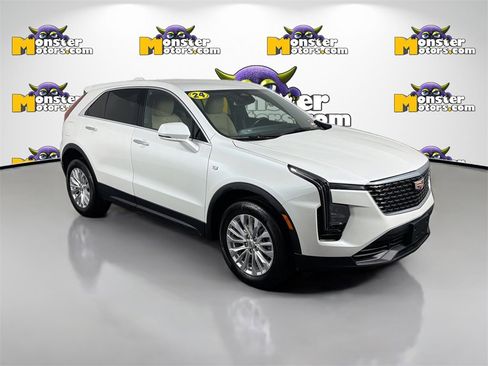 Used 2024 Cadillac XT4 Luxury image 3