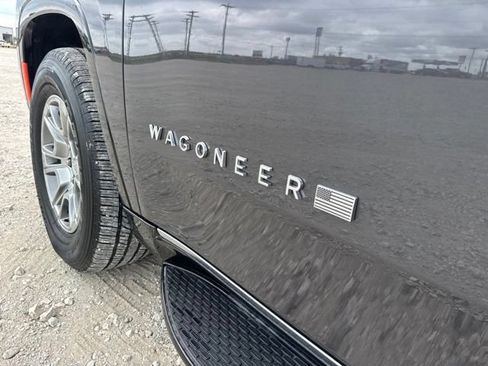 Used 2024 Jeep Wagoneer 4WD image 7