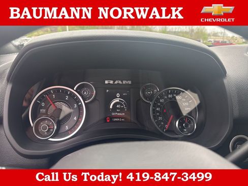 Used 2024 RAM 2500 Big Horn w/ Sport Appearance Package AWD/4WD image 10