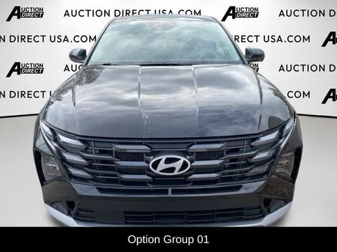 Used 2025 Hyundai Tucson SE FWD image 2