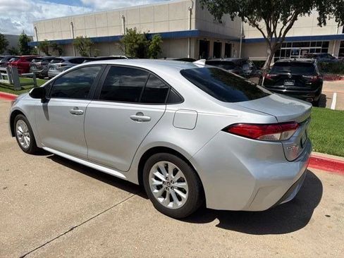 Used 2022 Toyota Corolla LE w/ LE Convenience Package FWD image 5