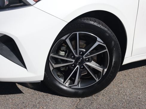 Used 2023 Kia Forte LXS w/ LXS Technology Package FWD image 17