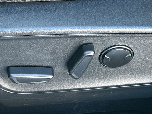 Used 2025 Ford Escape Platinum image 38