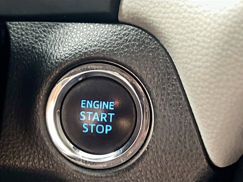 Used 2019 Toyota RAV4 XLE FWD image 23
