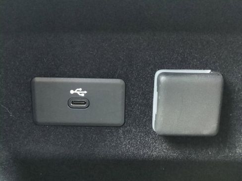 Used 2024 Cadillac Lyriq Luxury image 25