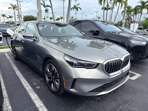 Used 2024 BMW i5 eDrive40i w/ M Sport Package RWD image 3