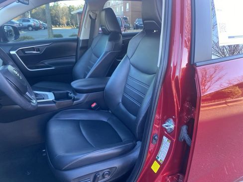 Used 2023 Toyota RAV4 XLE Premium image 12