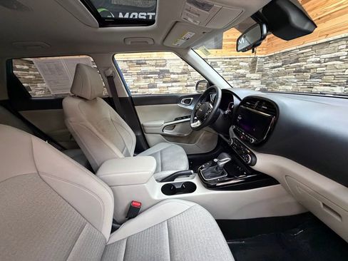Used 2023 Kia Soul EX FWD image 13