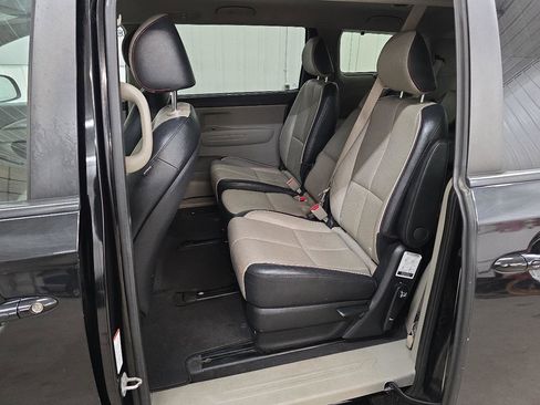 Used 2019 Kia Sedona EX image 22