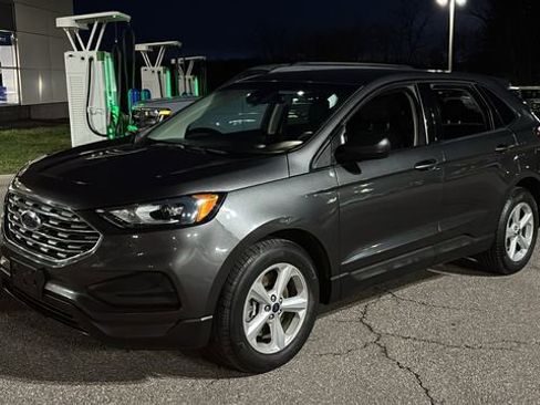 Used 2019 Ford Edge SE image 2