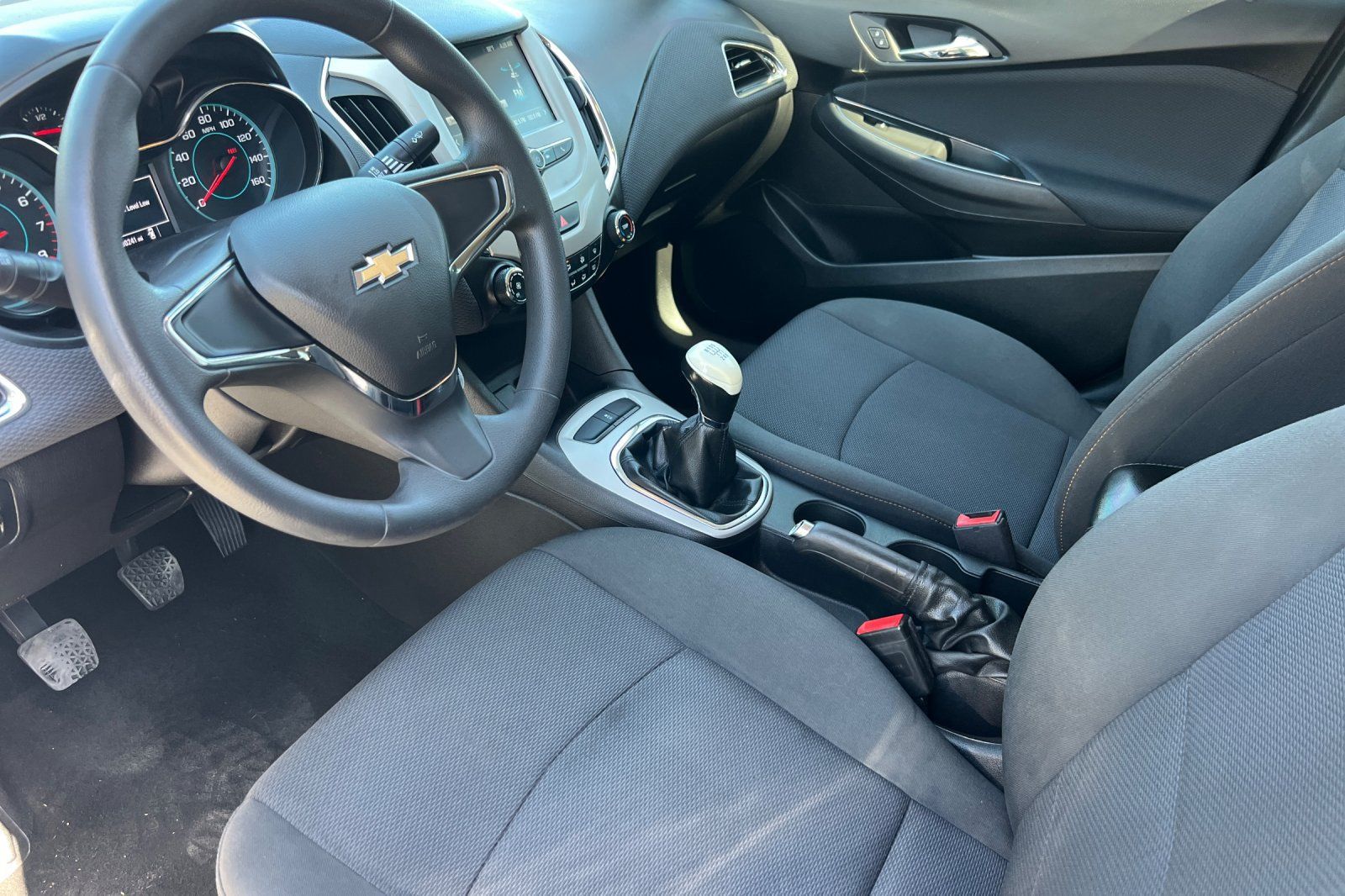 Used 2017 Chevrolet Cruze LS FWD image 11