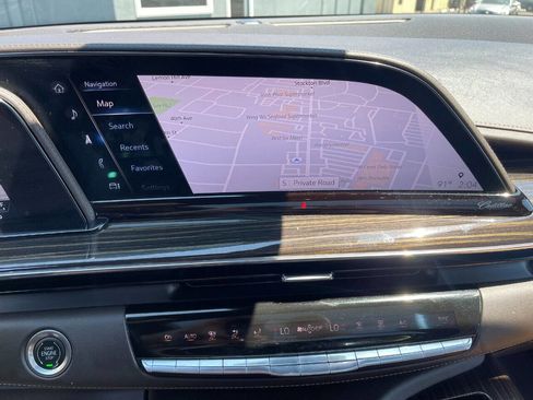 Used 2021 Cadillac Escalade Premium Luxury RWD image 19