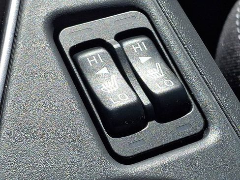 Used 2025 Subaru Crosstrek 2.0i Premium image 24