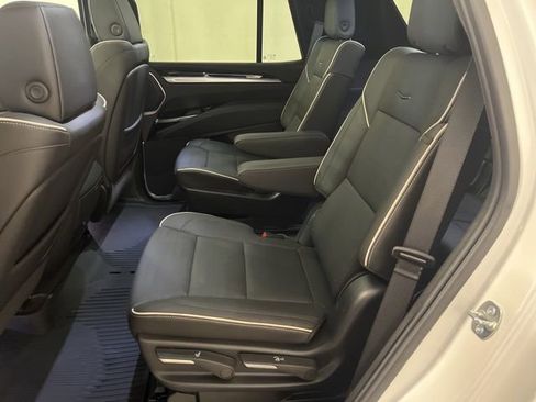 Used 2025 Cadillac Escalade Premium Luxury w/ LPO, Floor Liner Package AWD/4WD image 18