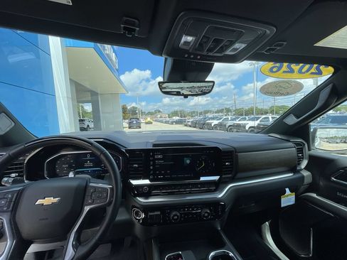 Certified 2026 Chevrolet Silverado 1500 High Country AWD/4WD image 11