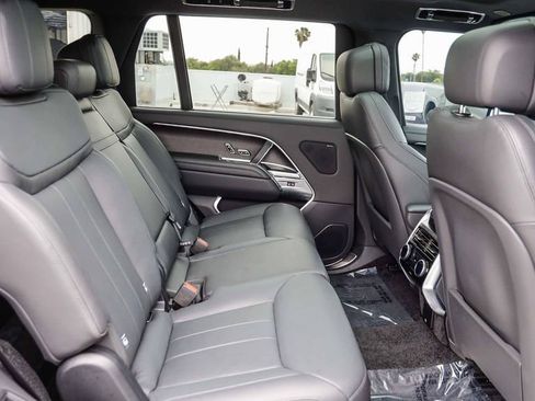 Used 2025 Land Rover Range Rover Long Wheelbase SE AWD/4WD image 20