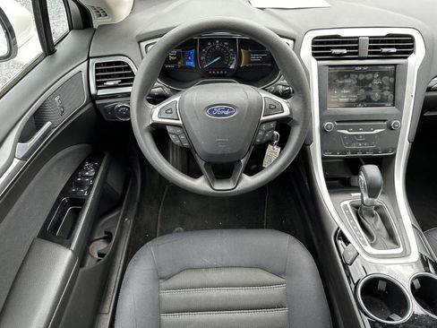 Used 2013 Ford Fusion SE FWD image 12