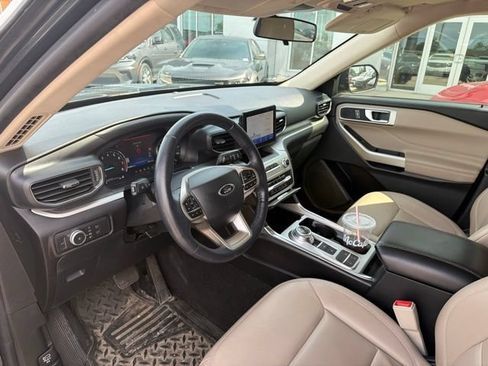 Used 2022 Ford Explorer XLT w/ Equipment Group 202A RWD image 8