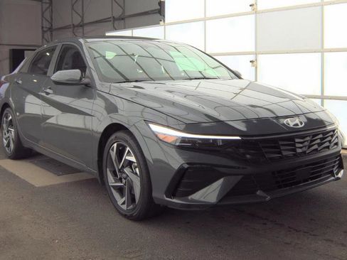 Used 2024 Hyundai Elantra Limited image 6