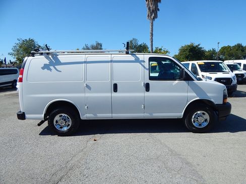 Used 2021 Chevrolet Express 2500 w/ Driver Convenience Package RWD image 9