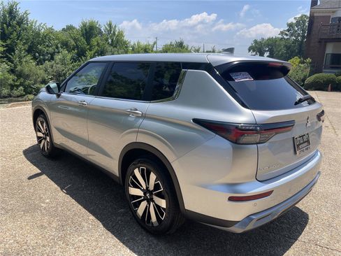 Used 2025 Mitsubishi Outlander SE AWD/4WD image 7