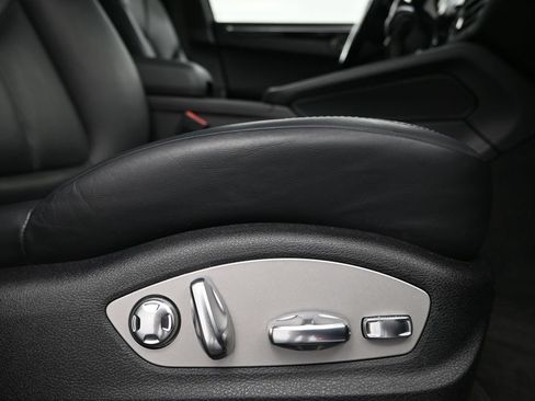 Certified 2024 Porsche Macan AWD/4WD image 15