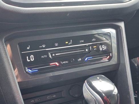 Used 2022 Volkswagen Tiguan SE image 23