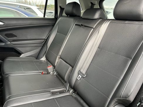 Used 2018 Volkswagen Tiguan SE image 34