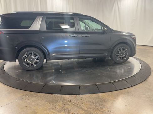 New 2026 Kia Carnival EX image 9