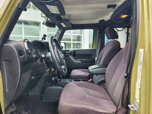 Used 2013 Jeep Wrangler Unlimited Sport AWD/4WD image 27