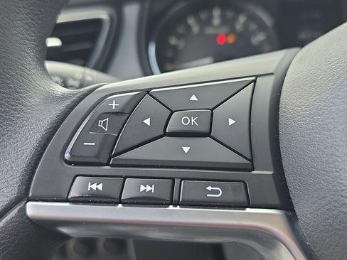 Used 2020 Nissan Rogue Sport S image 27