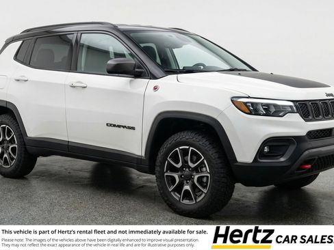 Used 2025 Jeep Compass Trailhawk image 1