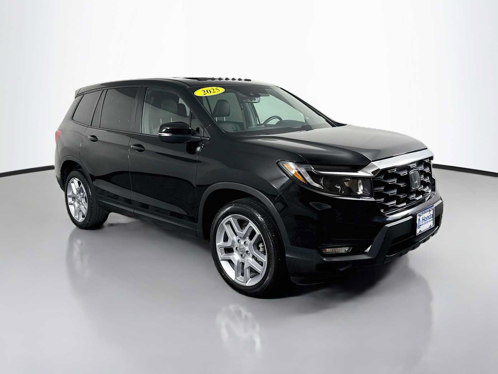 Certified 2025 Honda Passport EX-L image 1