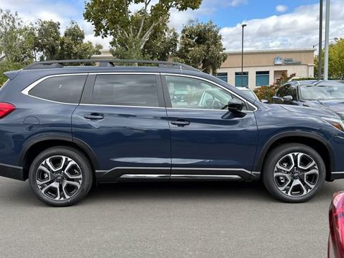 New 2025 Subaru Ascent Limited image 3
