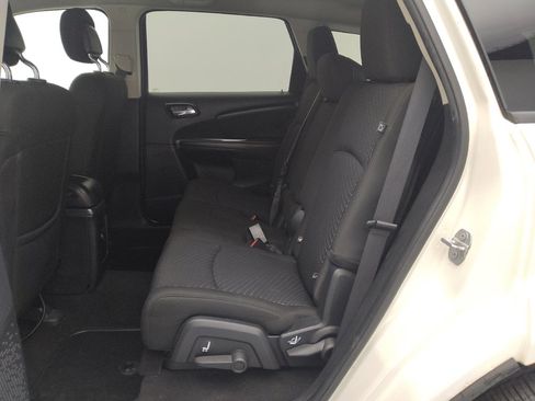 Used 2019 Dodge Journey SE w/ Connectivity Group image 18